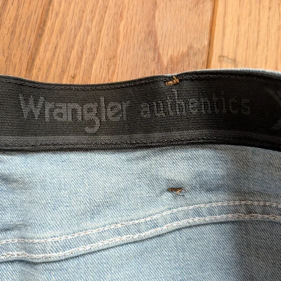 Men's Wrangler Medium Wash Straight Leg Denim Jeans Size 38x36 - Picture 2 of 4